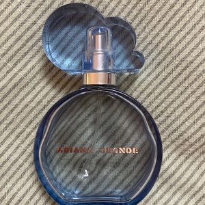 Ariana Grande cloud perfume